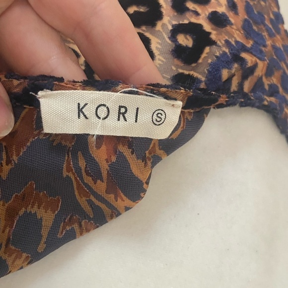 Kori women's S short sleeve animal print burnout holographic style top EUC - Picture 3 of 8